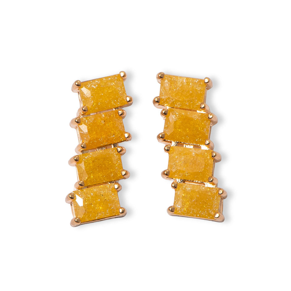 Brinco lua crescente com pavê de zircônia e banho ouro 18k. Design Herreira, produção em Goiânia.