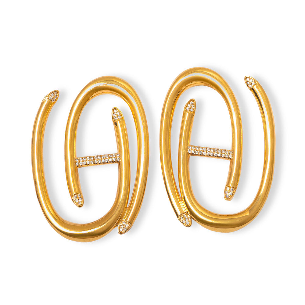 Brinco Grand Herreira argola frontal com pavê de zircônias, banho ouro 18k. Design exclusivo Herreira, produção em Goiânia.