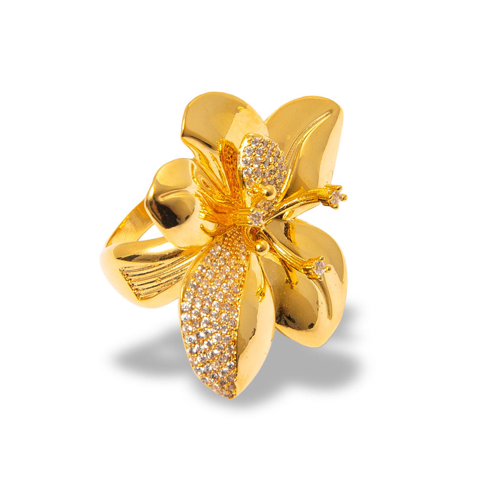 Anel Blosson em pétalas sobrepostas, banho de ouro 18k. Design autoral Herreira, produção própria em Goiânia.