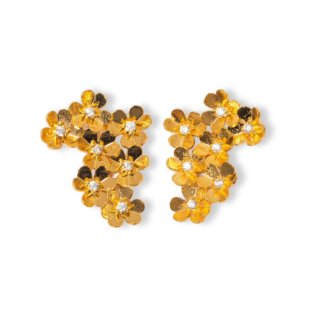 Brinco delicado com banho ouro 18k para uso diário. Design Herreira, produção em Goiânia. Frete grátis acima de R$ 300.