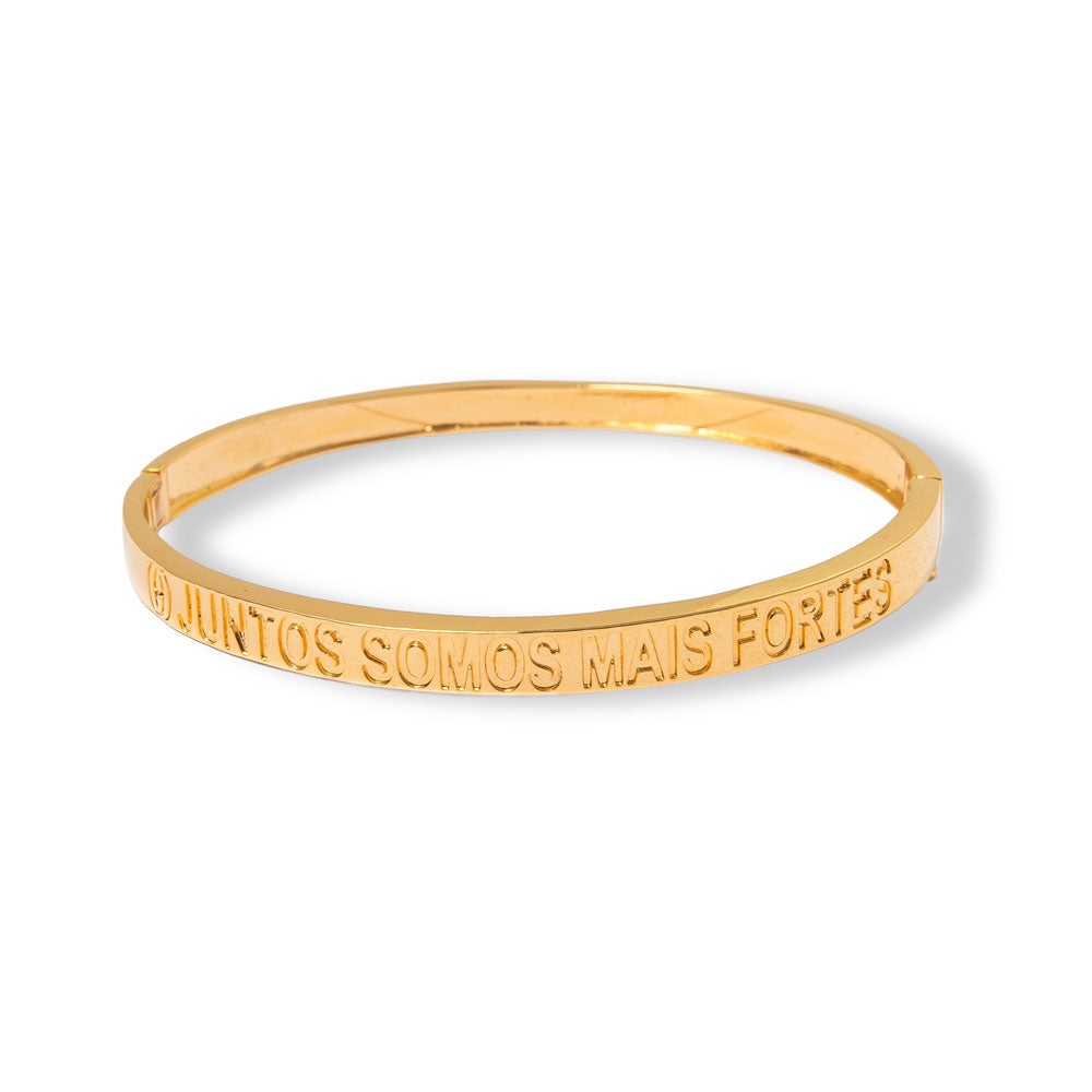 Pulseira com corrente fluida e banho de ouro 18k. Acabamento polido, mensagem afetiva. Produção própria Herreira em Goiânia.