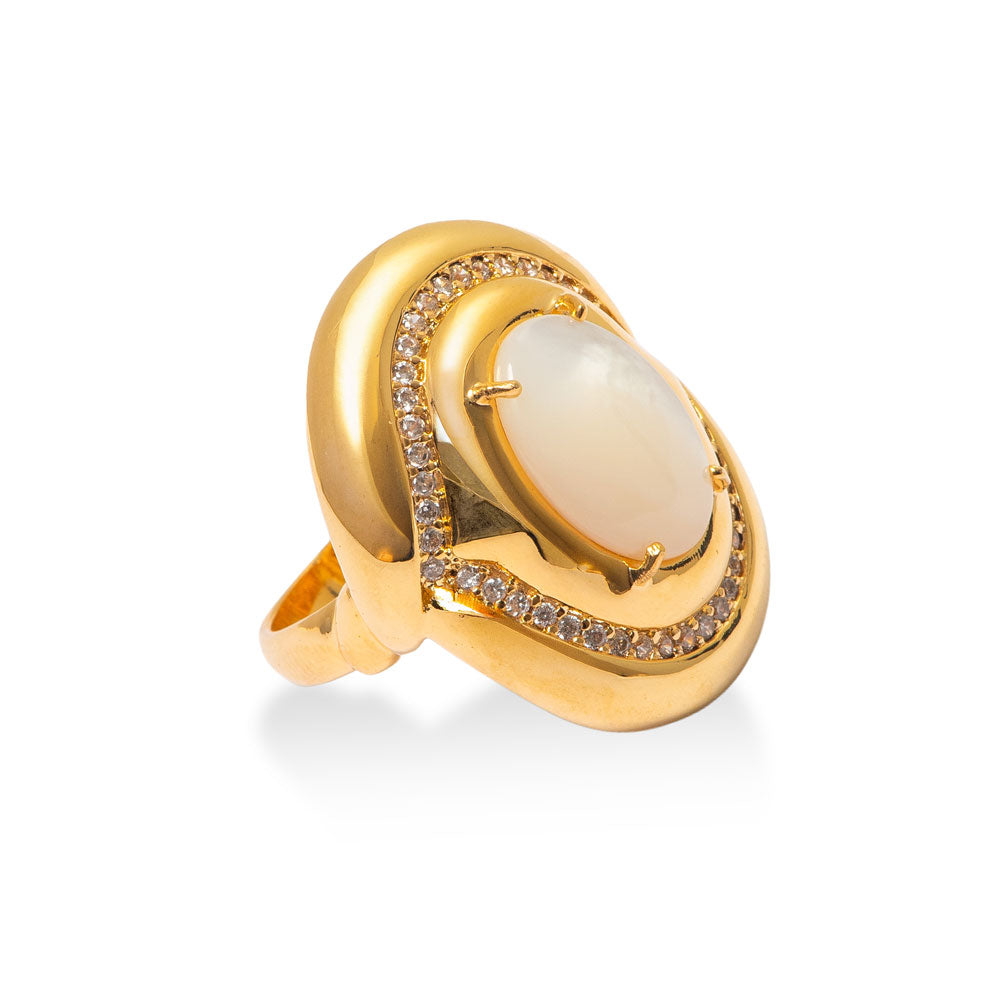 Anel Winter texturizado com zircônia AAA, banho ouro 18k. Design autoral Herreira, produção própria em Goiânia há 18 anos.