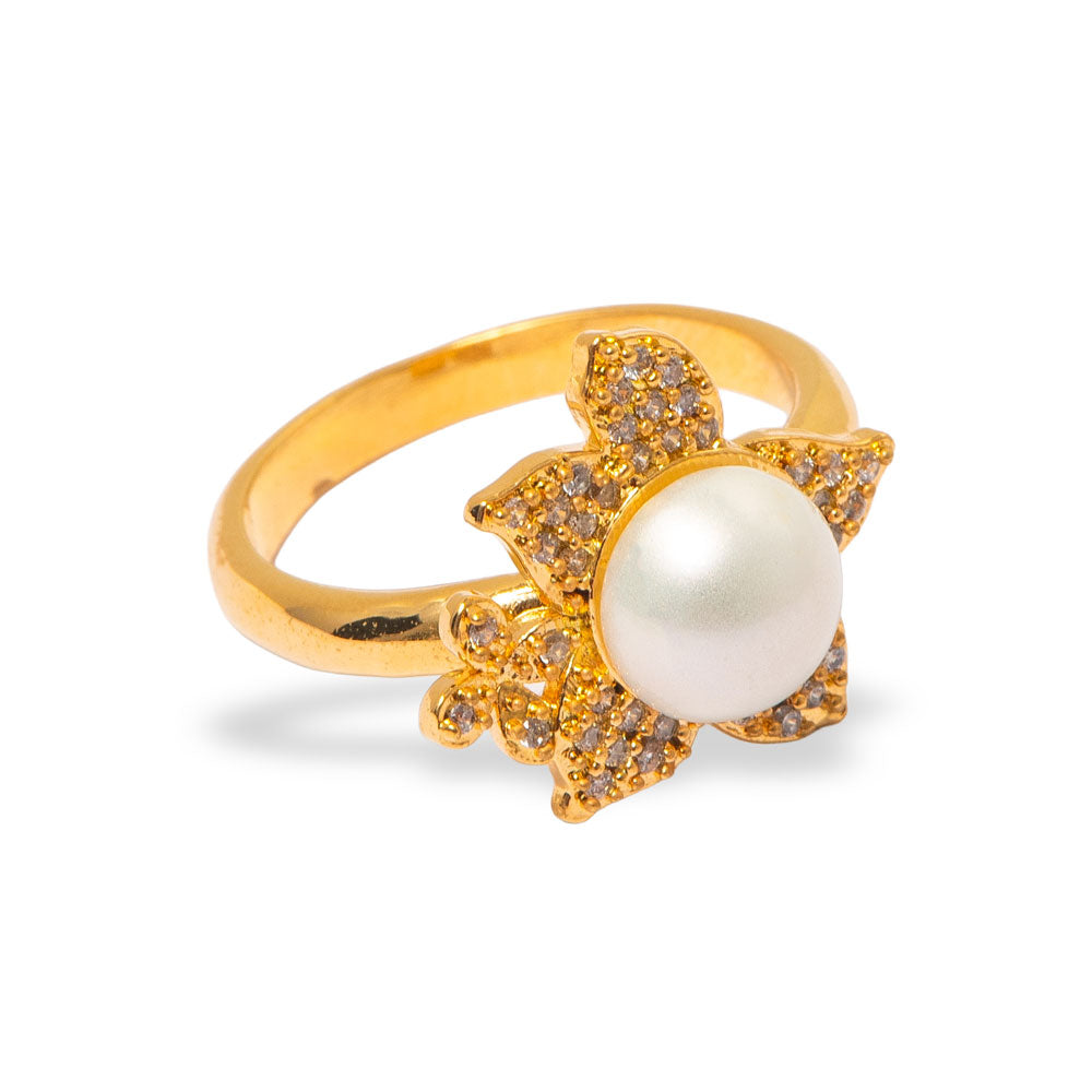Anel Irizinha com pérola shell central de 8 mm e pétalas em zircônia AAA, banho ouro 18k.