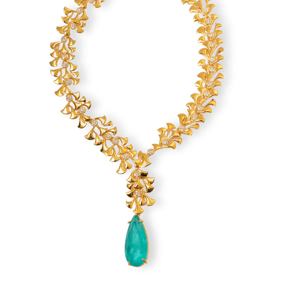 Colar Winner Shine com brilho intenso e banho de ouro 18k. Design Herreira para celebrações, produção própria em Goiânia.