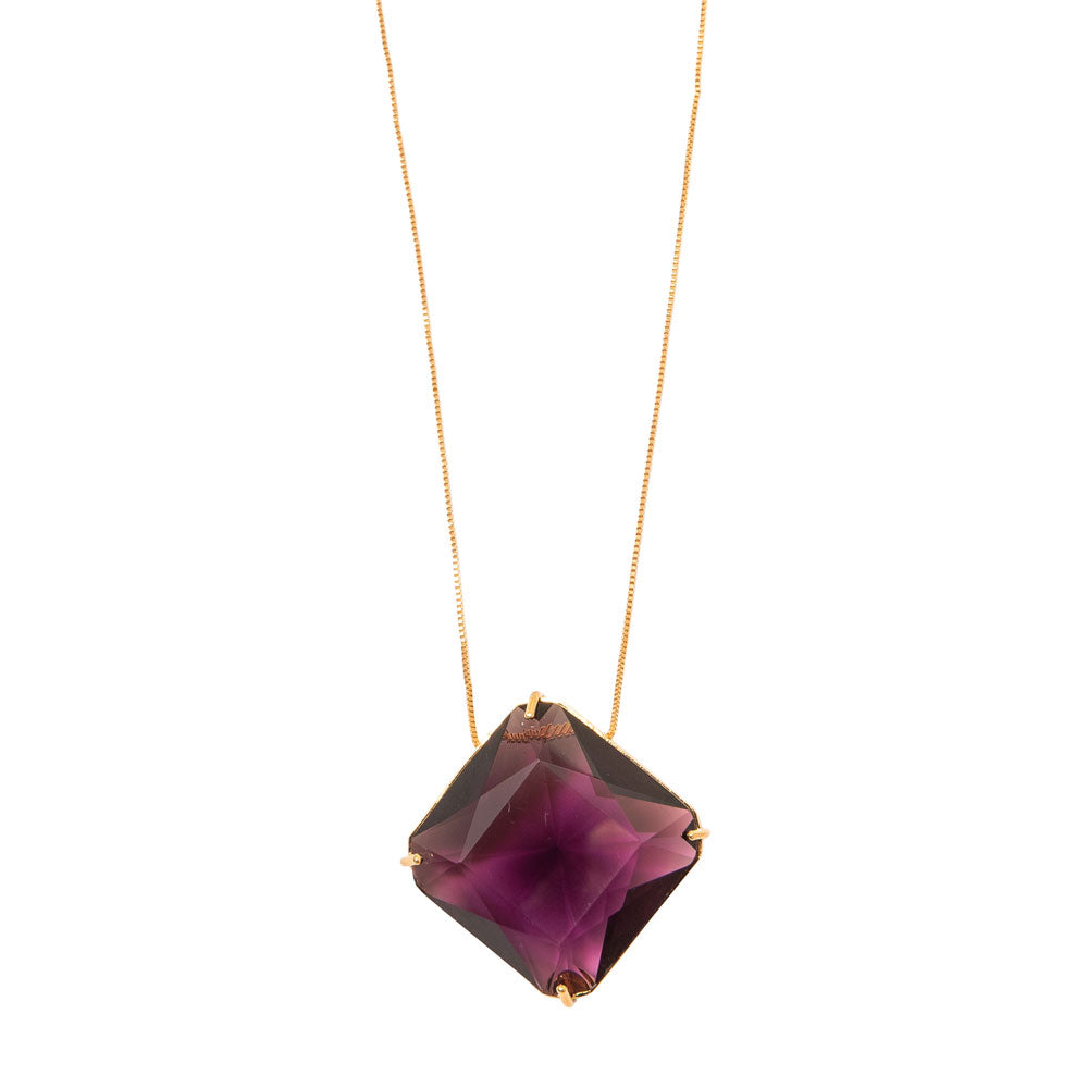 Colar Geométrico com pedra ametista e banho de ouro 18k. Design Herreira para eventos, produção própria em Goiânia.