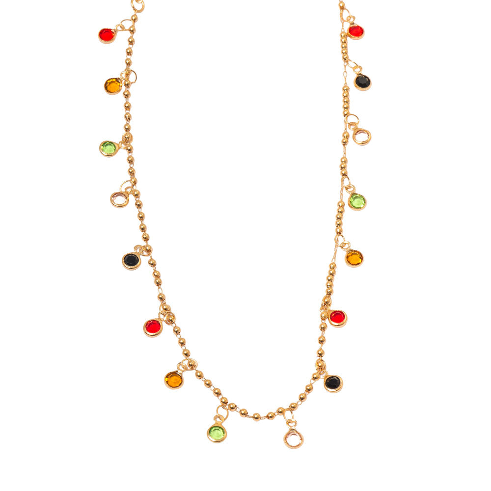 Colar Seleste com pingente delicado e banho de ouro 18k. Design Herreira leve e versátil, produção própria em Goiânia.