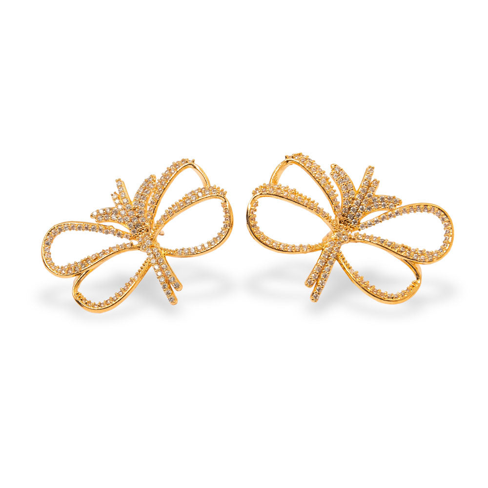 Brinco em formato de laço com banho ouro 18k, ideal para presente. Design Herreira, produção em Goiânia.