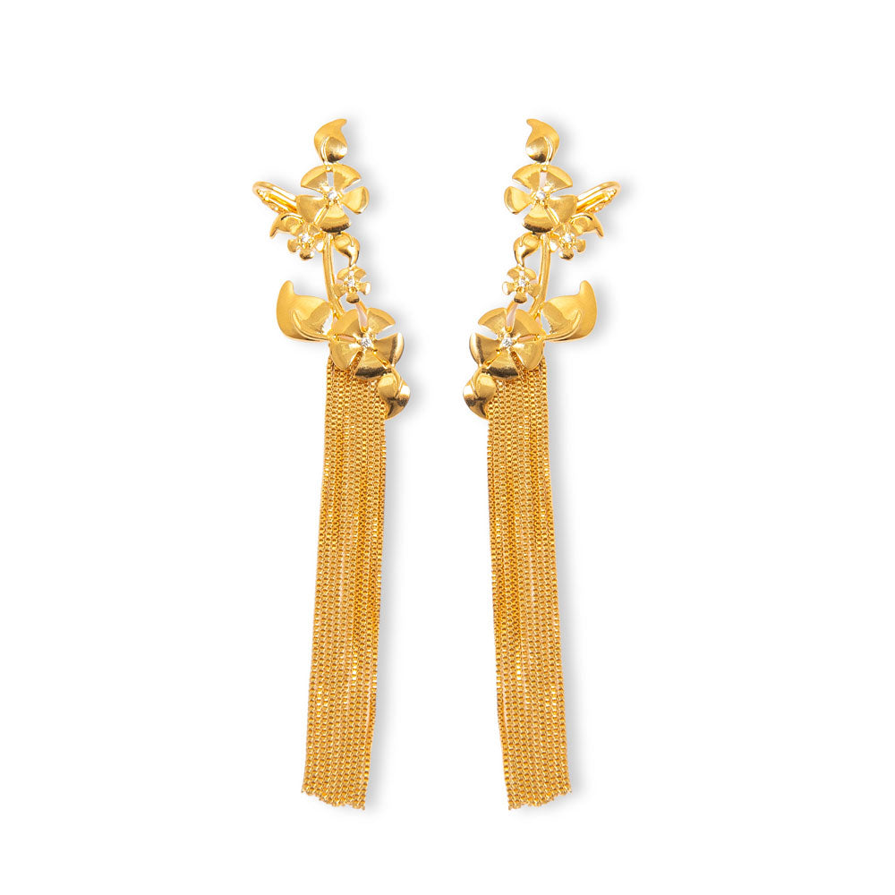 Earcuff com textura de flores, franja e banho ouro 18k. Design exclusivo Herreira, produção em Goiânia.