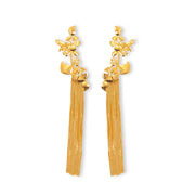 Earcuff com textura de flores, franja e banho ouro 18k. Design exclusivo Herreira, produção em Goiânia.