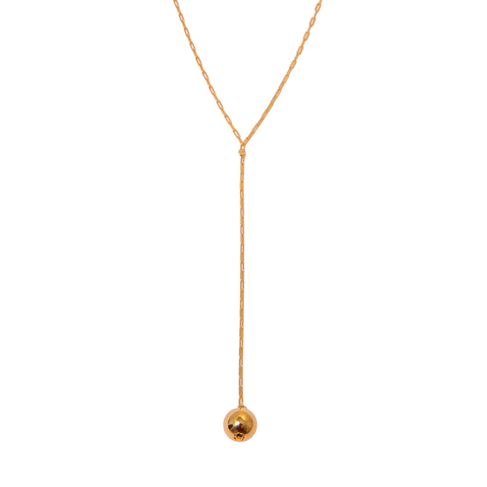Colar Alternado com elos de espessuras diferentes e banho de ouro 18k. Design autoral Herreira, produção em Goiânia.